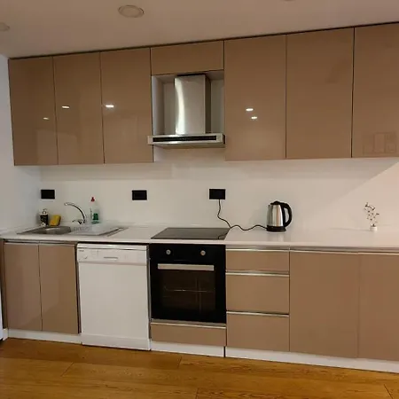 1 Bedroom In Prime Near Pullman * Istanbul