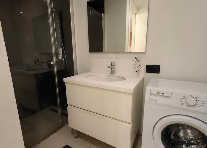 1 Bedroom In Prime Near Pullman